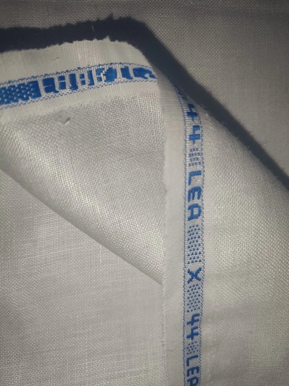 100% Linen premium heavy 44lea white suiting fabric 58" wide [14085]