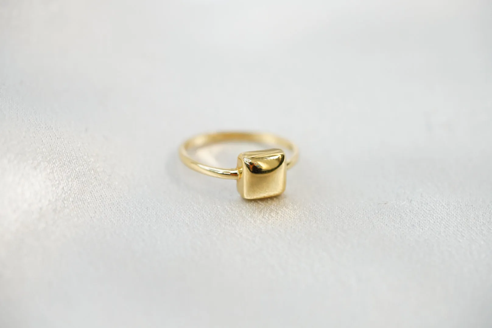 14k Refined Simplicity – Delicate Square Ring for a Minimalist Touch