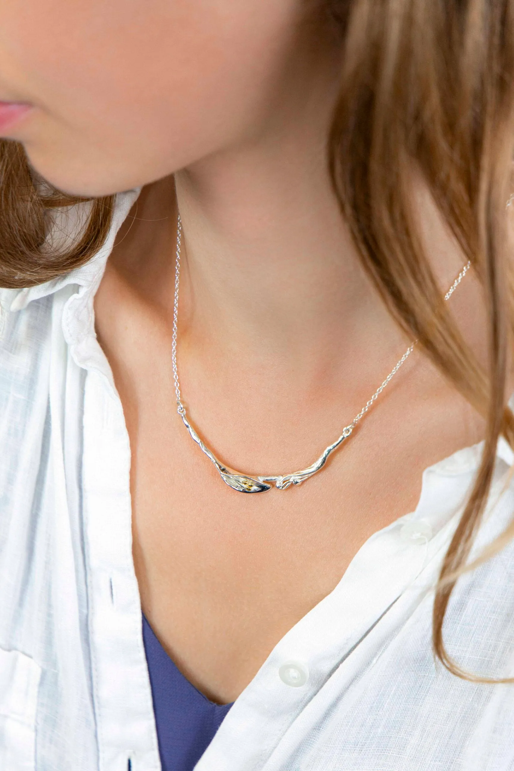 Banyan Delicate Single Lily Necklace