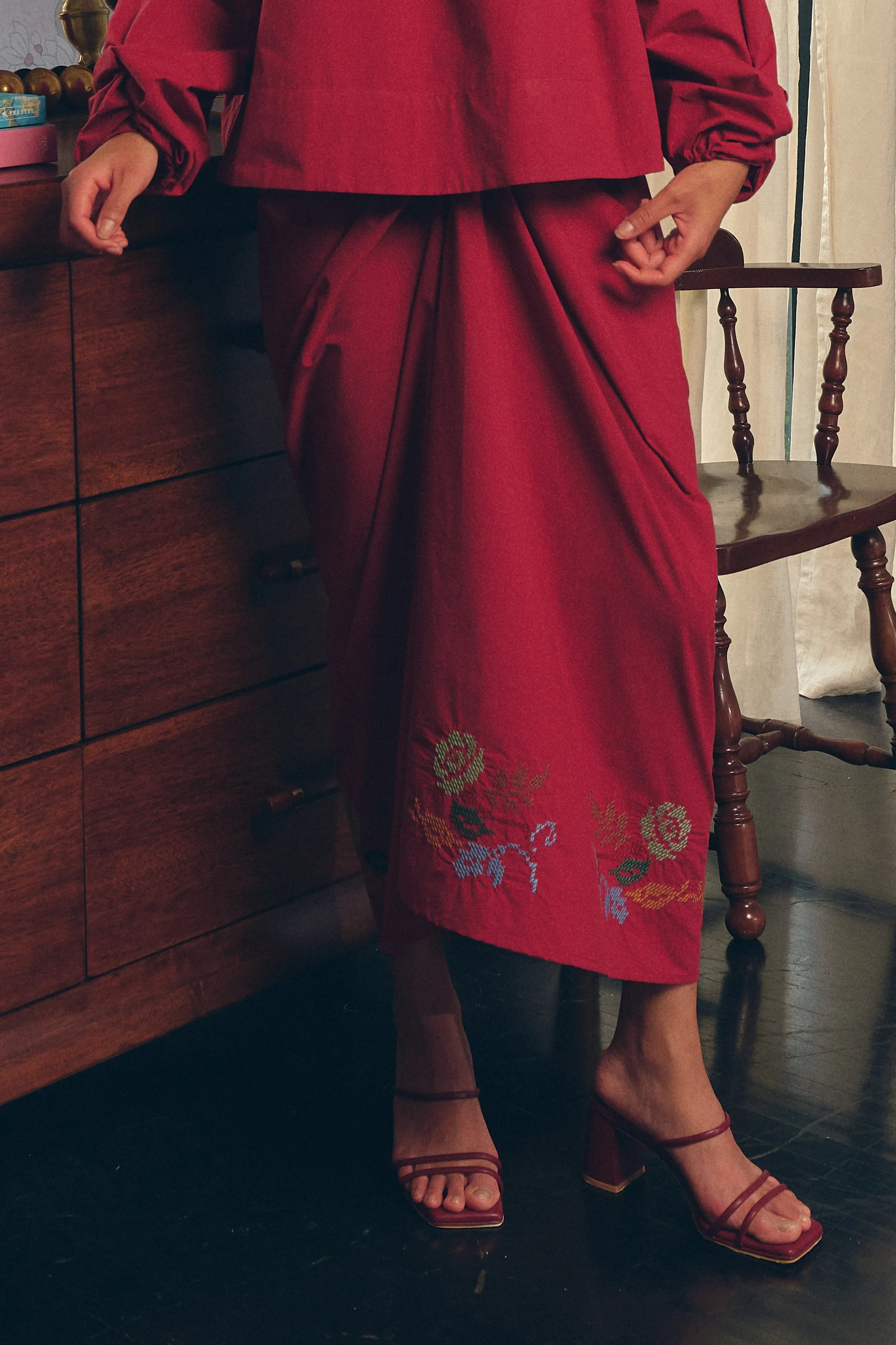 Frida Poplin Knot Skirt in Ruby