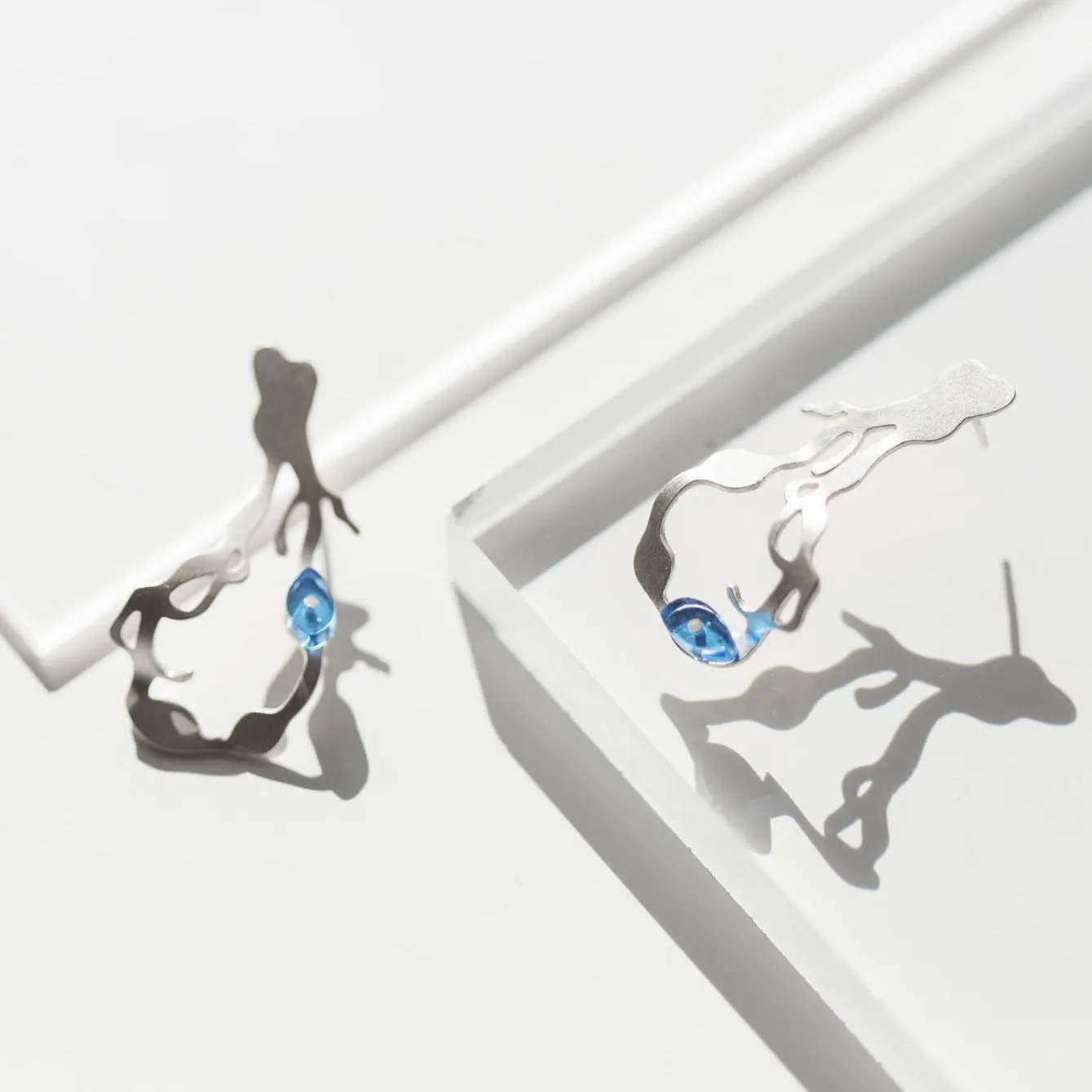 Small Chandelier Seaweed Earrings in Brushed Silver with Posts